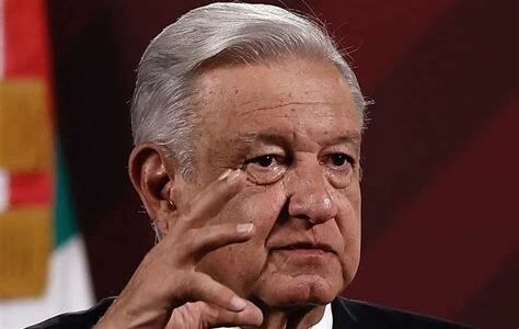 El presidente AMLO critica la falta de respeto del mandatario español hacia Claudia Sheinbaum, subrayando la importancia del respeto en las relaciones bilaterales.