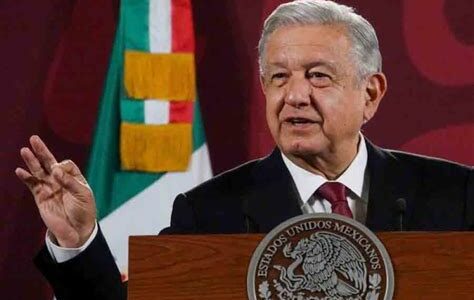 AMLO reitera su compromiso con la transparencia y se rehúsa a ceder ante presiones externas, destacando logros como la reducción del crimen y el aumento del salario mínimo.