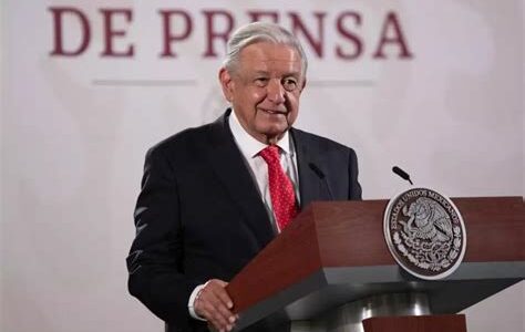 AMLO descarta uso de fuerza en Sinaloa, apostando por inteligencia y programas sociales para reducir la violencia y evitar sufrimiento.