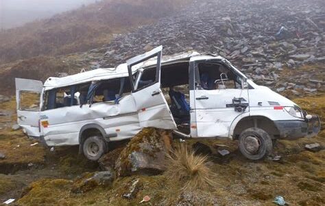 Cuatro turistas mexicanos resultaron heridos en un accidente en Machu Picchu provocado por el desprendimiento de una roca. Reciben atención médica y están fuera de peligro.