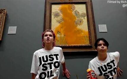 Activistas arrojaron sopa de tomate a una obra de Van Gogh en Ámsterdam para concienciar sobre la crisis climática. La acción busca presionar a gobiernos y empresas.