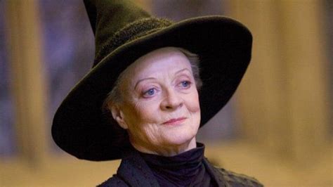 Maggie Smith, una leyenda del cine y teatro, dejó un legado inmortal. Recordada por su talento y calidez humana, será eternamente admirada y extrañada.