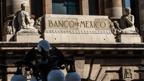 Banxico alerta sobre el aumento del fraude financiero, que creció un 28%, con pérdidas de mil millones de pesos. Instan a reforzar la seguridad y educar a los usuarios.