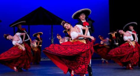 Majo Cornejo y Rita María forman Amal, un dúo que mezcla la música tradicional mexicana y portuguesa, transmitiendo esperanza y armonía en escenarios internacionales.