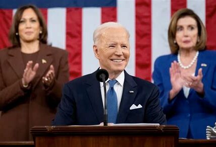 Biden destaca recuperación económica, creación de más de 12 millones de empleos y la inversión en infraestructura y tecnología verde como bases para un futuro sostenible en Estados Unidos.