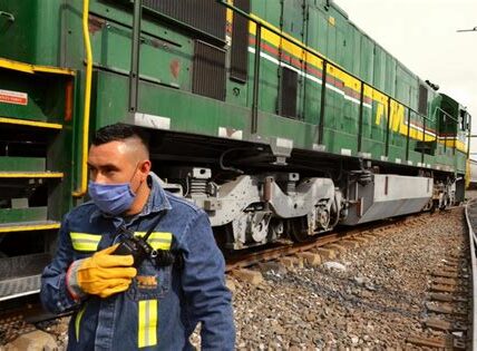 Bloqueos ferroviarios en Veracruz afectan distribución y economía: 500 trenes detenidos, pérdidas superiores a 10 millones de pesos. Urge solución gubernamental para reactivar operaciones y comercio.