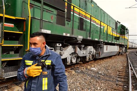 Bloqueos ferroviarios en Veracruz afectan distribución y economía: 500 trenes detenidos, pérdidas superiores a 10 millones de pesos. Urge solución gubernamental para reactivar operaciones y comercio.