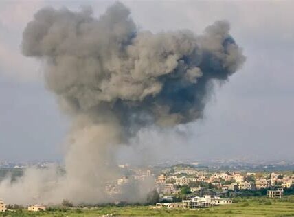 Ataque aéreo israelí en Beirut causa alarma y condena internacional; edificios dañados y víctimas reportadas en medio de creciente tensión regional y llamados al cese de hostilidades.