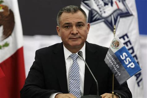 Genaro García Luna, exsecretario de Seguridad Pública de México, enfrenta cadena perpetua por corrupción y narcotráfico, tras ser hallado culpable de colaborar con el Cártel de Sinaloa.