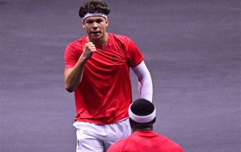 Carlos Alcaraz, de 20 años, lidera a Europa hacia la victoria en la Laver Cup 2023, demostrando su gran talento y consolidándose como una estrella emergente del tenis.