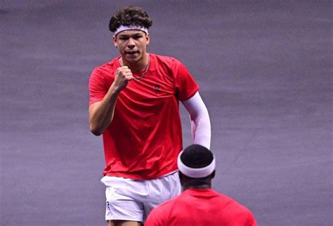 Carlos Alcaraz, de 20 años, lidera a Europa hacia la victoria en la Laver Cup 2023, demostrando su gran talento y consolidándose como una estrella emergente del tenis.