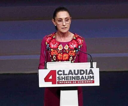 Claudia Sheinbaum recibirá la banda y bastón de mando como Coordinadora Nacional, simbolizando poder y continuidad de la Cuarta Transformación en una ceremonia histórica.