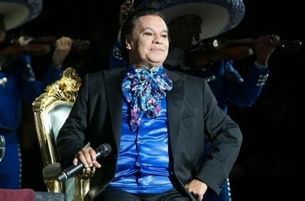 Homenaje multitudinario: Juan Gabriel unió generaciones en el Zócalo CDMX, demostrando su legado inmortal con tecnología holográfica y éxitos inolvidables como "Querida" y "Amor Eterno".