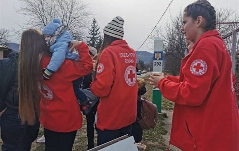 Ucrania enfrenta una crisis humanitaria grave con más de 5 millones de desplazados y una economía en deterioro. Se requiere mayor apoyo internacional urgentemente.