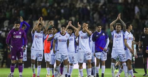 Cruz Azul remonta y lidera el Apertura 2024 con determinación y entrega tras vencer a Pachuca en un emocionante partido.