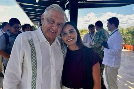 AMLO destaca infraestructuras clave y desarrollo económico en Quintana Roo, incluyendo el Tren Maya y empleo en turismo.