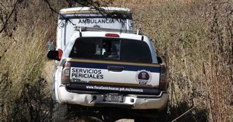 Descubrimiento de 11 cuerpos en fosa clandestina en Ojinaga, Chihuahua; investigación en curso sugiere vínculos con crimen organizado. Autoridades prometen justicia y seguridad en la región.