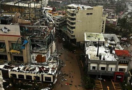 Evacuan a más de 5,000 personas en Guerrero por huracán John. Protección Civil habilita refugios y brinda asistencia. Mantente informado y sigue recomendaciones oficiales.