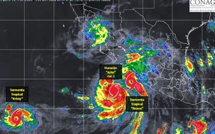 Mantén un kit de emergencia, evita salir si no es necesario y mantente informado. A pesar de la degradación, las lluvias de John aún representan riesgos.