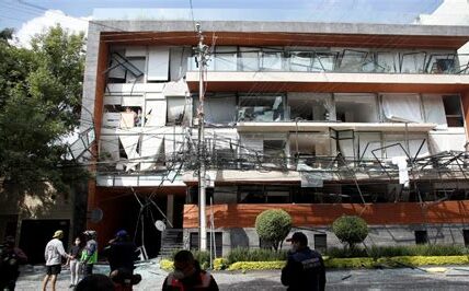 Explosión por gas en Coyoacán deja 12 heridos y 7 casas dañadas; autoridades investigan causa y reiteran revisar instalaciones de gas.