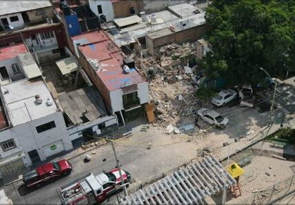 Explosión de gas en Coyoacán deja 10 heridos y causa daños a 7 viviendas. Autoridades investigan el incidente y brindan apoyo a las familias afectadas.