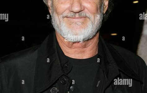 Kris Kristofferson, icónico en la música y el cine, falleció a los 88 años, dejando un legado que perdurará por generaciones.