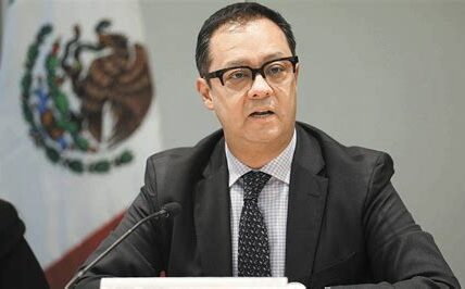 Yorio dejará su puesto en 2024 para asegurar una transición presidencial fluida y mantener la estabilidad económica en México.