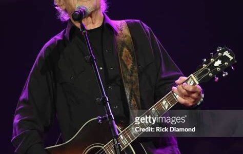 Nashville rinde homenaje a Kris Kristofferson con estrellas y emotivas interpretaciones que resaltan su legado en la música y el cine.