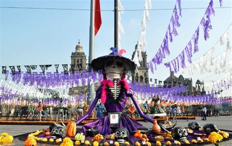 El legado de Juan Gabriel persiste, honrado en eventos emocionantes que llenan de música y recuerdos los corazones de sus admiradores.