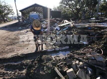 Huracán Helene causa devastación en EE. UU.: 64 muertos, miles de millones en daños y comunidades gravemente afectadas. La recuperación será larga y ardua.