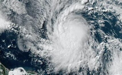 Prepárate y mantente informado: el huracán Helene se intensifica. Sigue las indicaciones oficiales y evita actividades acuáticas. Protección Civil y emergencias en alerta para resguardarte.