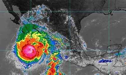 El huracán John, categoría 3, amenaza costas mexicanas. Mantente informado y sigue las recomendaciones de Protección Civil para evitar accidentes y daños.