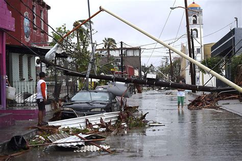 Mueren cinco personas en Baja California por el Huracán John. Con vientos de 185 km/h, ha causado daños severos e inundaciones. Más de 3,000 desplazados y 500 viviendas destruidas.