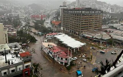 El huracán "John" deja 15 muertos en Acapulco y causa devastación. Daños incluyen viviendas destruidas, cortes de electricidad e inundaciones severas.