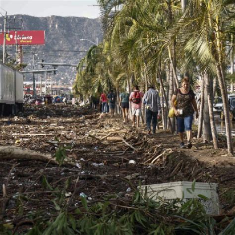 El huracán John causa caos en Guerrero: inundaciones, evacaciones y daños materiales. Autoridades y población trabajan juntos ante esta emergencia.