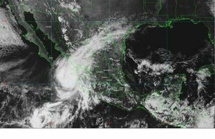 Alerta en Guerrero y Oaxaca por lluvias extremas del huracán John; posibles deslaves y desbordamientos. Autoridades instan a evitar áreas de riesgo y seguir recomendaciones de Protección Civil.