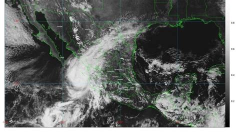 Alerta en Guerrero y Oaxaca por lluvias extremas del huracán John; posibles deslaves y desbordamientos. Autoridades instan a evitar áreas de riesgo y seguir recomendaciones de Protección Civil.