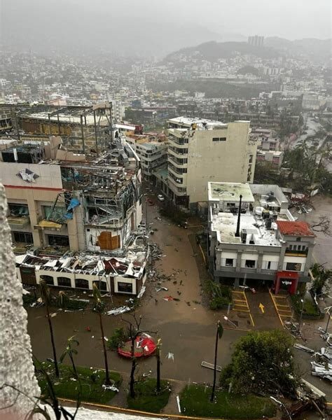 Las lluvias en Acapulco complican la recuperación tras el huracán Otis, con 15 muertos y decenas de desaparecidos. Se intensifican esfuerzos de rescate y ayuda humanitaria.