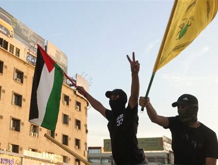 El conflicto entre Israel y Hezbollah aumenta, generando preocupación mundial y llamamientos a la paz para evitar una guerra devastadora.