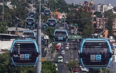 La Línea 3 del Cablebús en CDMX reduce tiempos de traslado en 40 minutos y disminuye emisiones contaminantes, mejorando así la movilidad y calidad de vida.