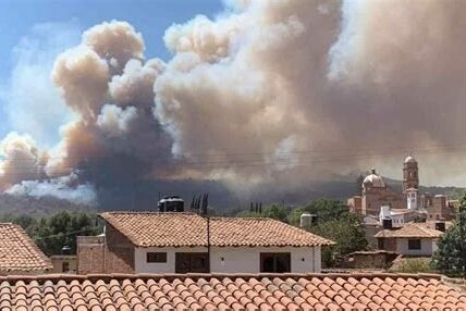 Incendio en Jalisco evacua a más de 5 mil personas; autoridades y rescatistas trabajan incansablemente para controlar la situación y garantizar la seguridad de los residentes.