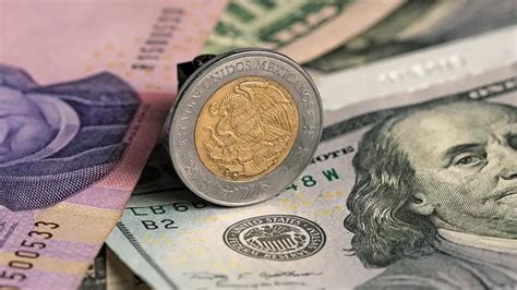 El dólar sube a 19.28 pesos; la Fed podría ajustar tasas, impactando la economía mexicana. La incertidumbre genera volatilidad; mantener estabilidad económica es crucial.