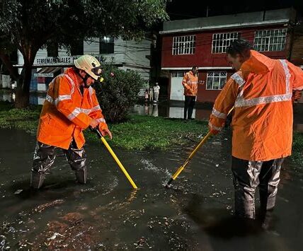 500 familias afectadas por las inundaciones en Michoacán. Atención humanitaria y albergues en marcha. Las lluvias continuarán complicando la situación.