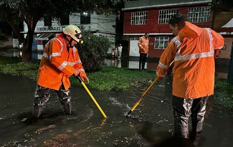 500 familias afectadas por las inundaciones en Michoacán. Atención humanitaria y albergues en marcha. Las lluvias continuarán complicando la situación.