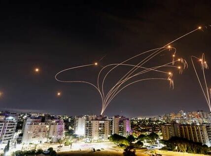 Interceptación exitosa de misil por Israel con el sistema Iron Dome, en medio de crecientes tensiones contra Hezbolá.