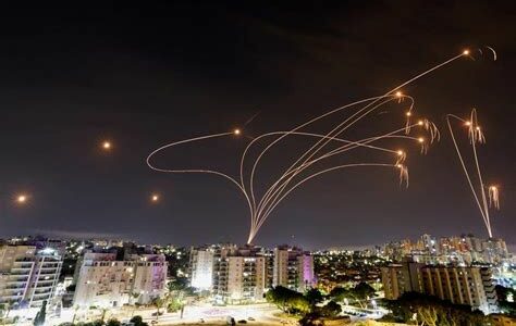 Interceptación exitosa de misil por Israel con el sistema Iron Dome, en medio de crecientes tensiones contra Hezbolá.