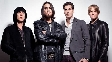 Jane's Addiction cancela su gira por conflictos internos, dejando a los fans y la industria en incertidumbre y con pérdidas económicas significativas.