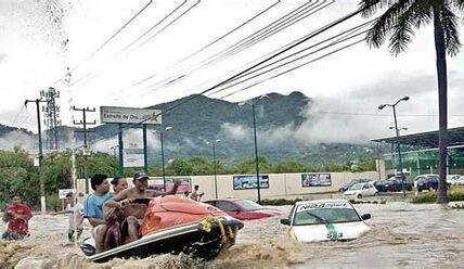 Las lluvias en Acapulco han causado daños millonarios, afectando viviendas, negocios y vehículos. El gobierno local trabaja intensamente en la recuperación.