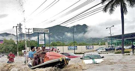 Las lluvias en Acapulco han causado daños millonarios, afectando viviendas, negocios y vehículos. El gobierno local trabaja intensamente en la recuperación.