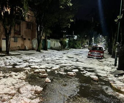 Lluvias y granizo azotan Tlalpan y Coyoacán; se reportan inundaciones, daños a vehículos, y fallas eléctricas, afectando a miles de hogares en CDMX.